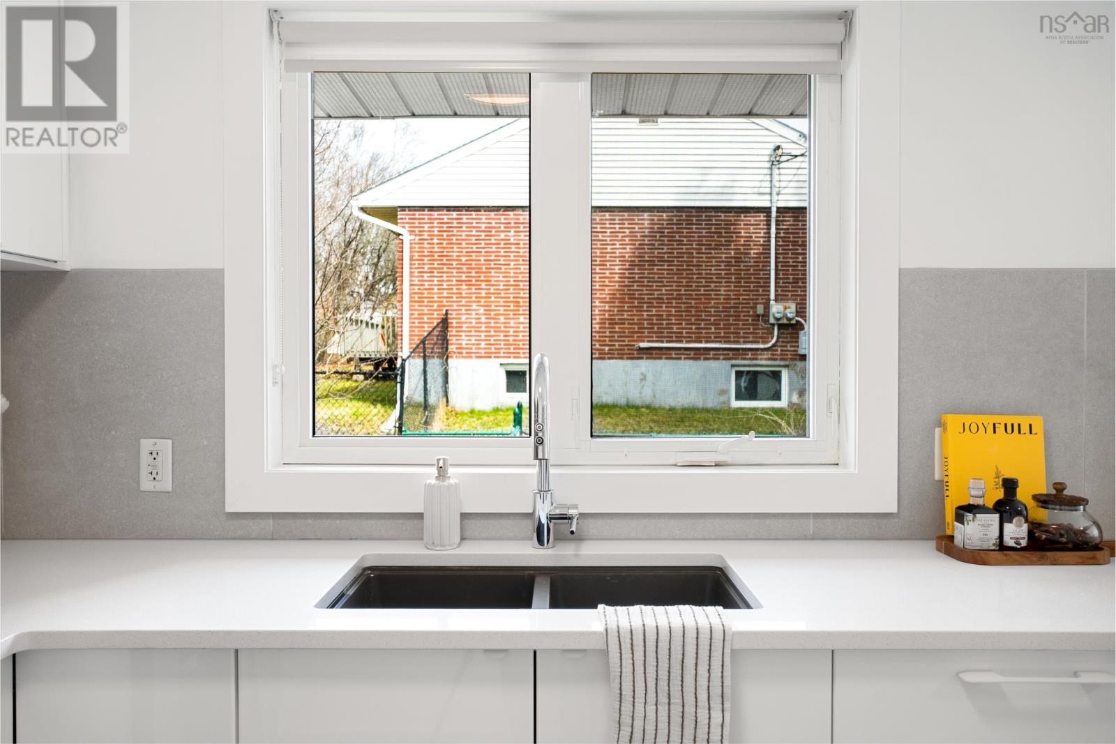 Property 21 of 49 of 105 Woodlawn Road