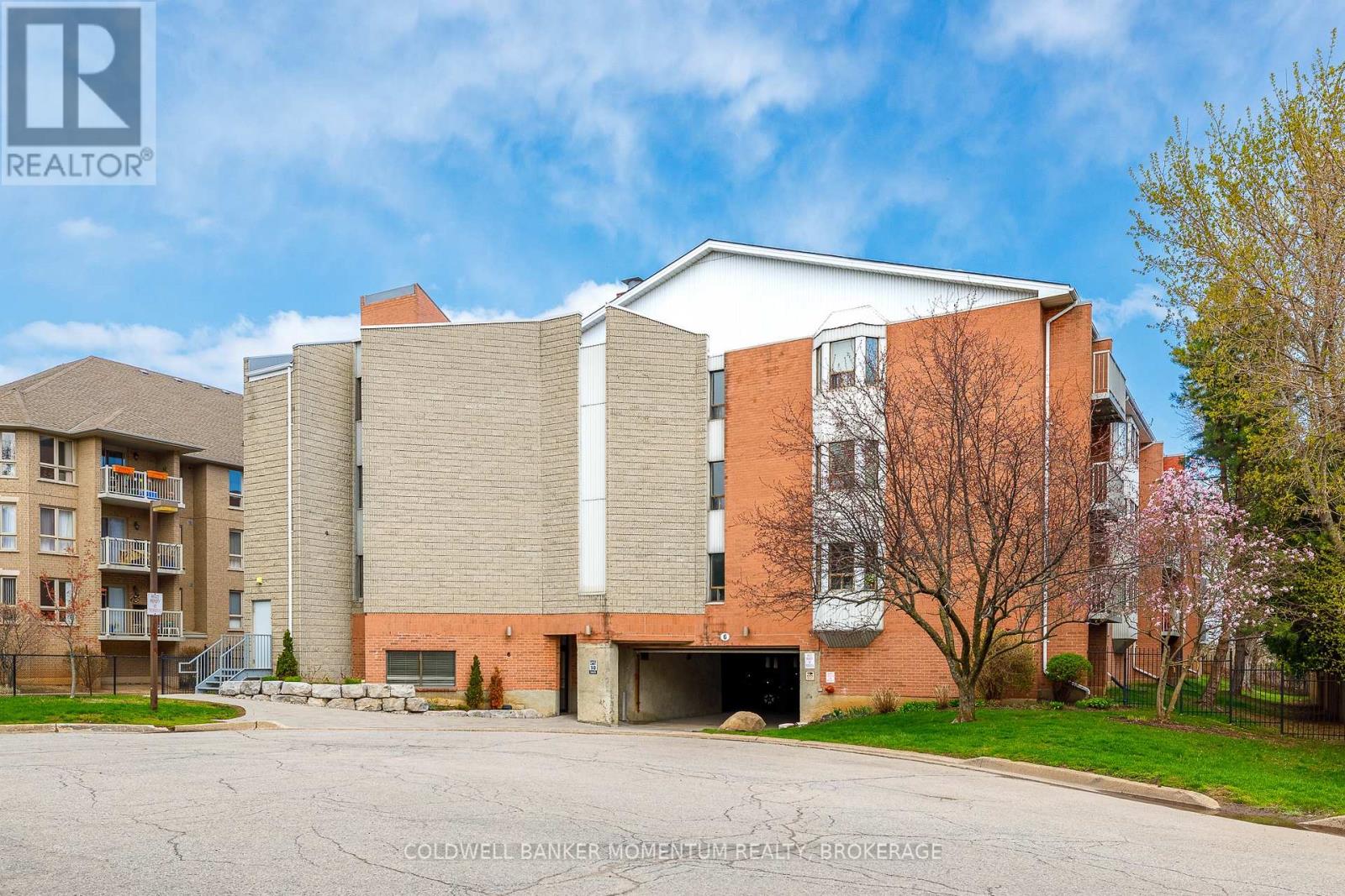 206 - 6 NIAGARA STREET