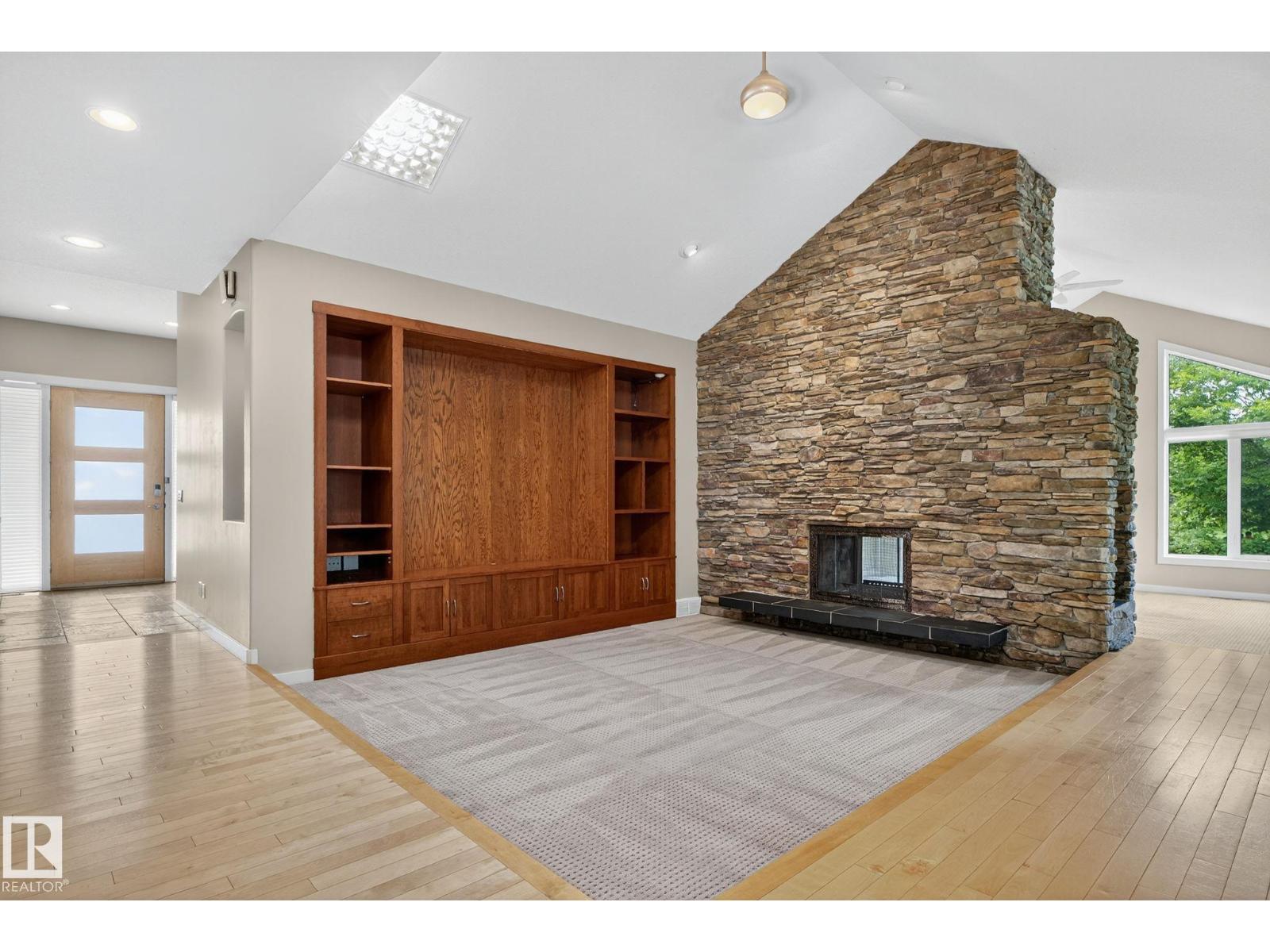 15860 41 AV SW - 15