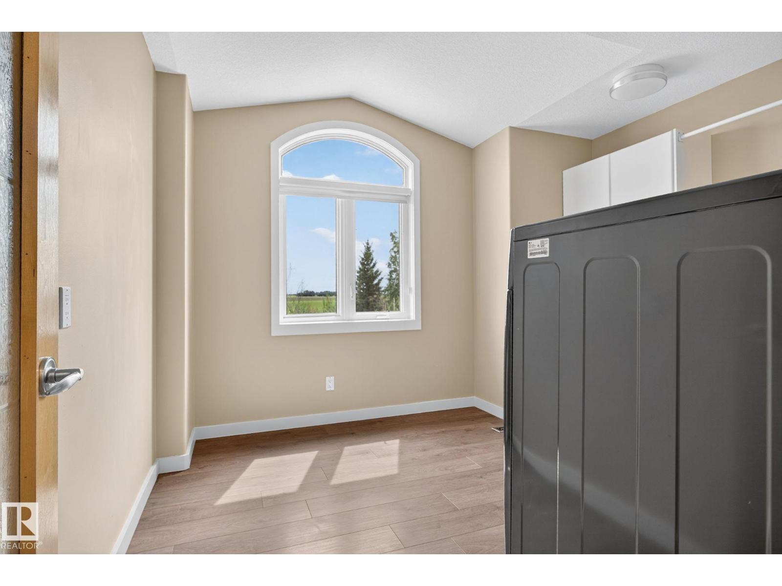 15860 41 AV SW - 41