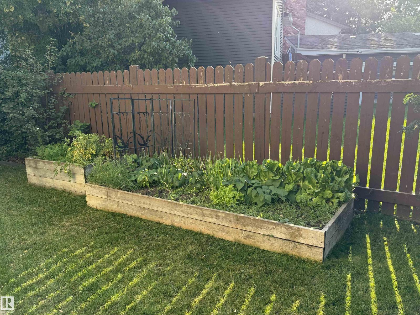 1727 65 ST NW, Edmonton