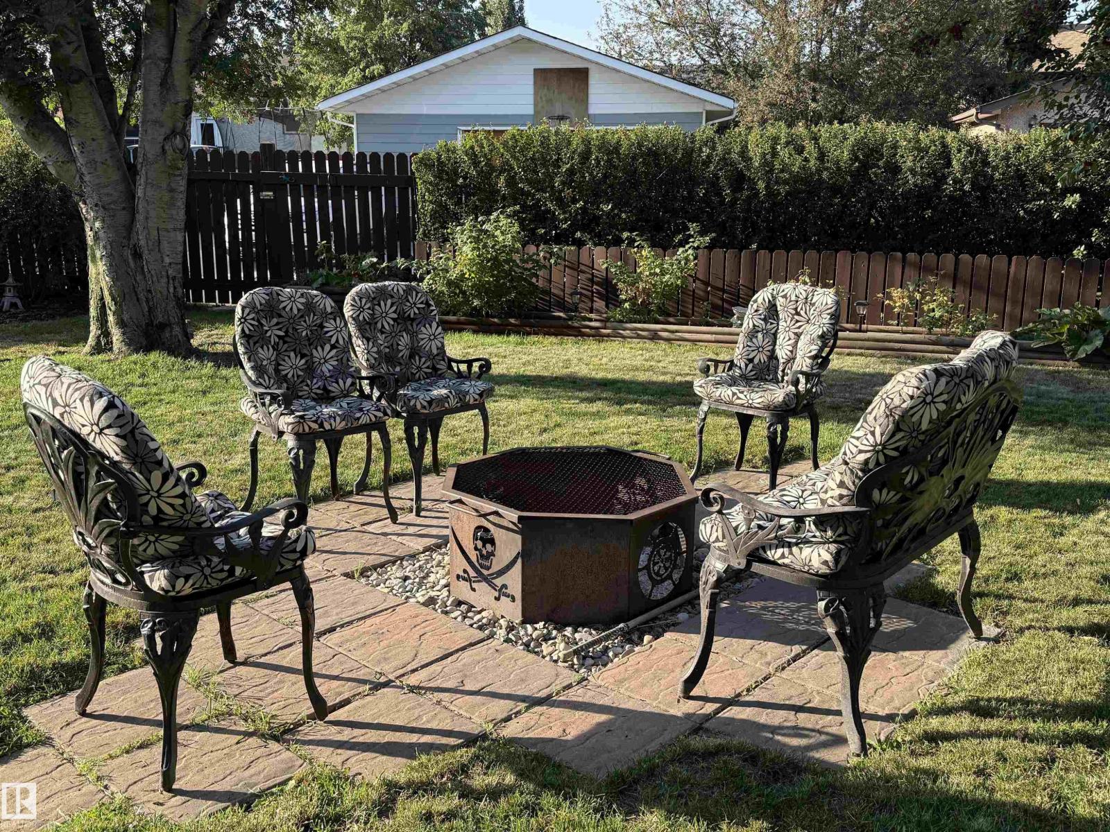 1727 65 ST NW, Edmonton