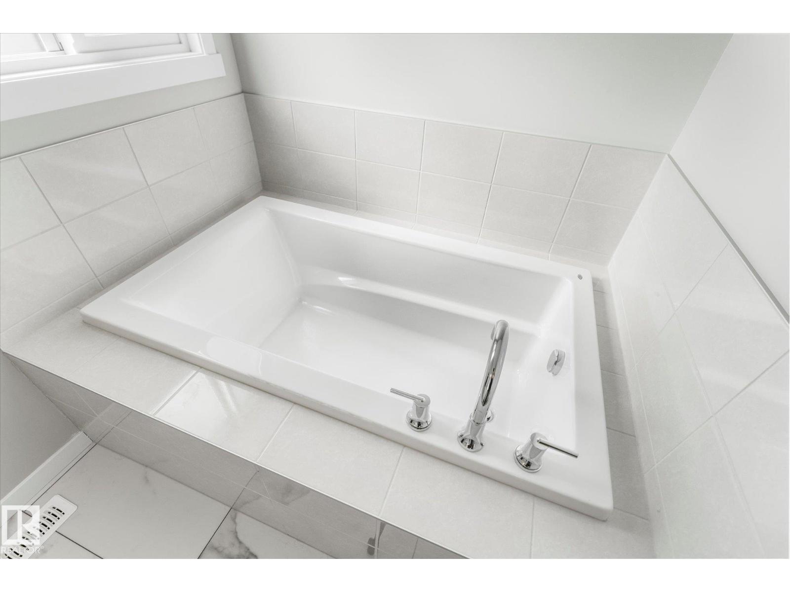 13 EMPRESS WY, Spruce Grove