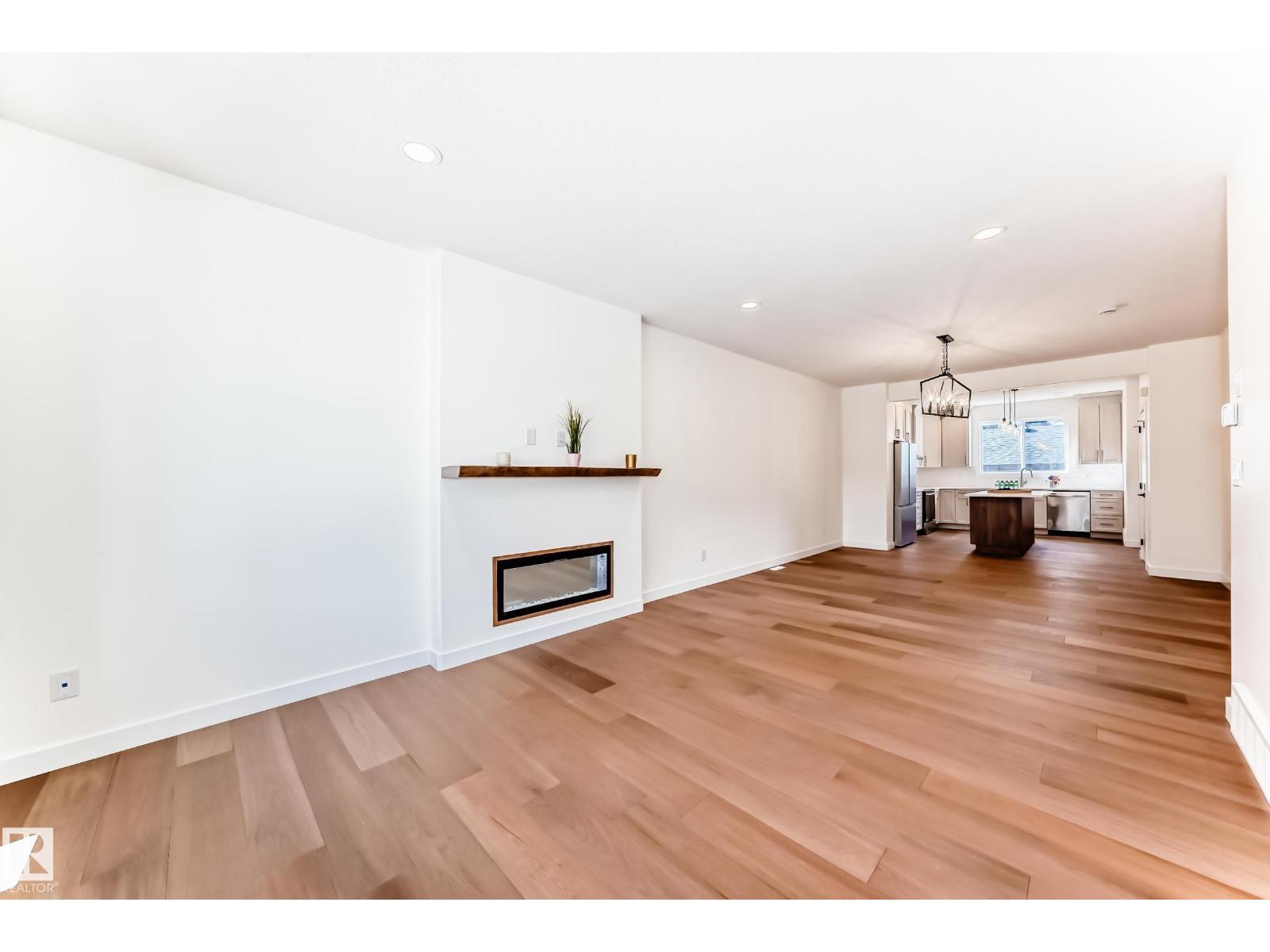 10721 70 AV NW - 16
