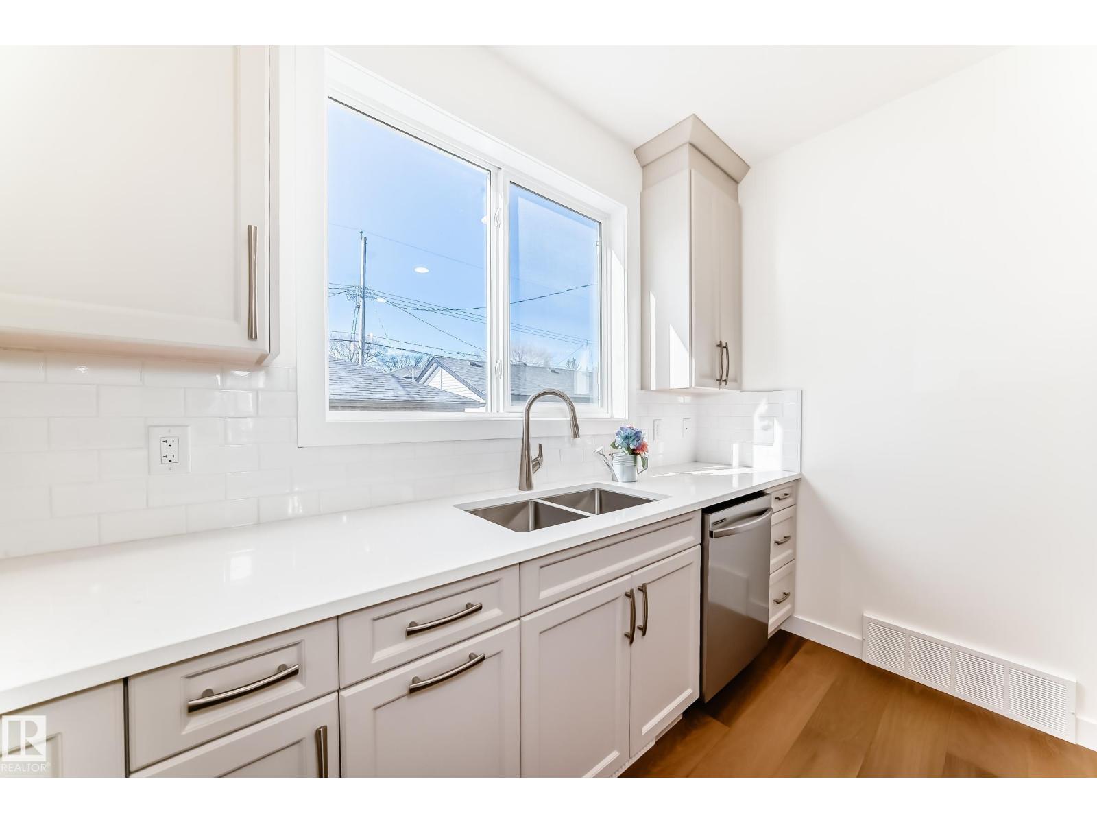 10721 70 AV NW, Edmonton