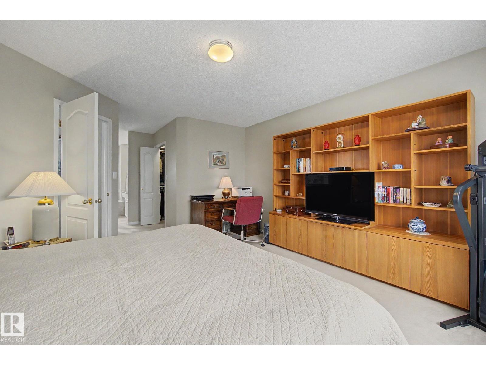 11732 10 AV NW NW, Edmonton