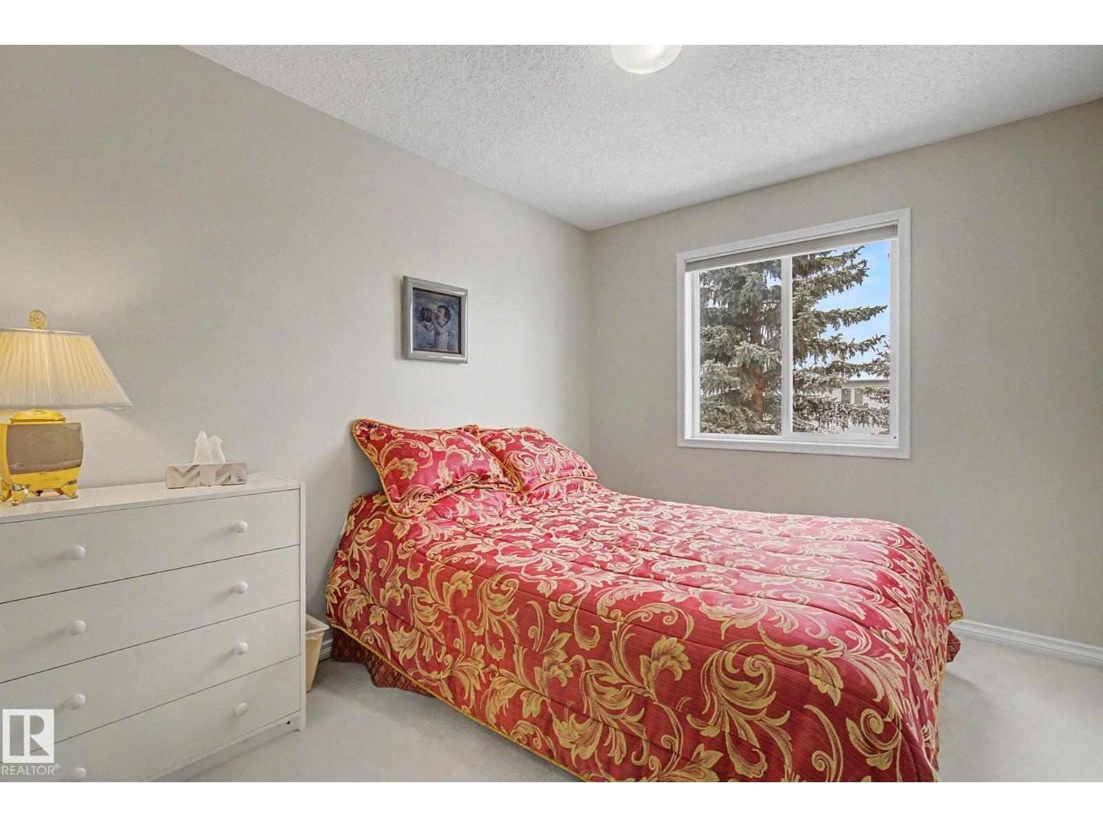 11732 10 AV NW NW, Edmonton