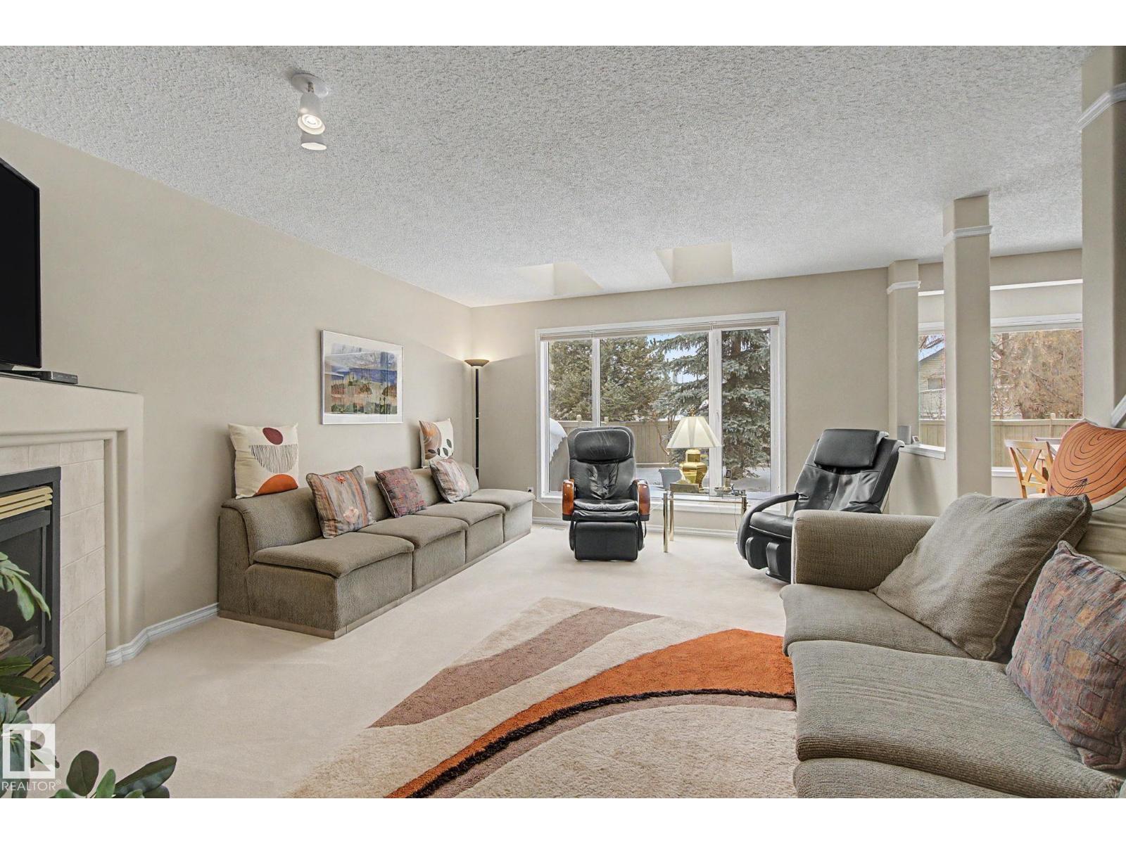 11732 10 AV NW NW, Edmonton