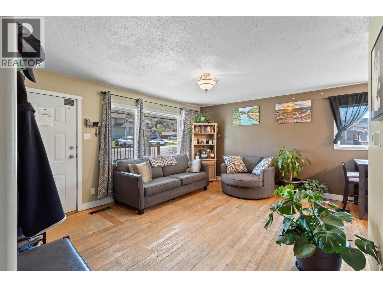 2164 CRESCENT Drive - 4