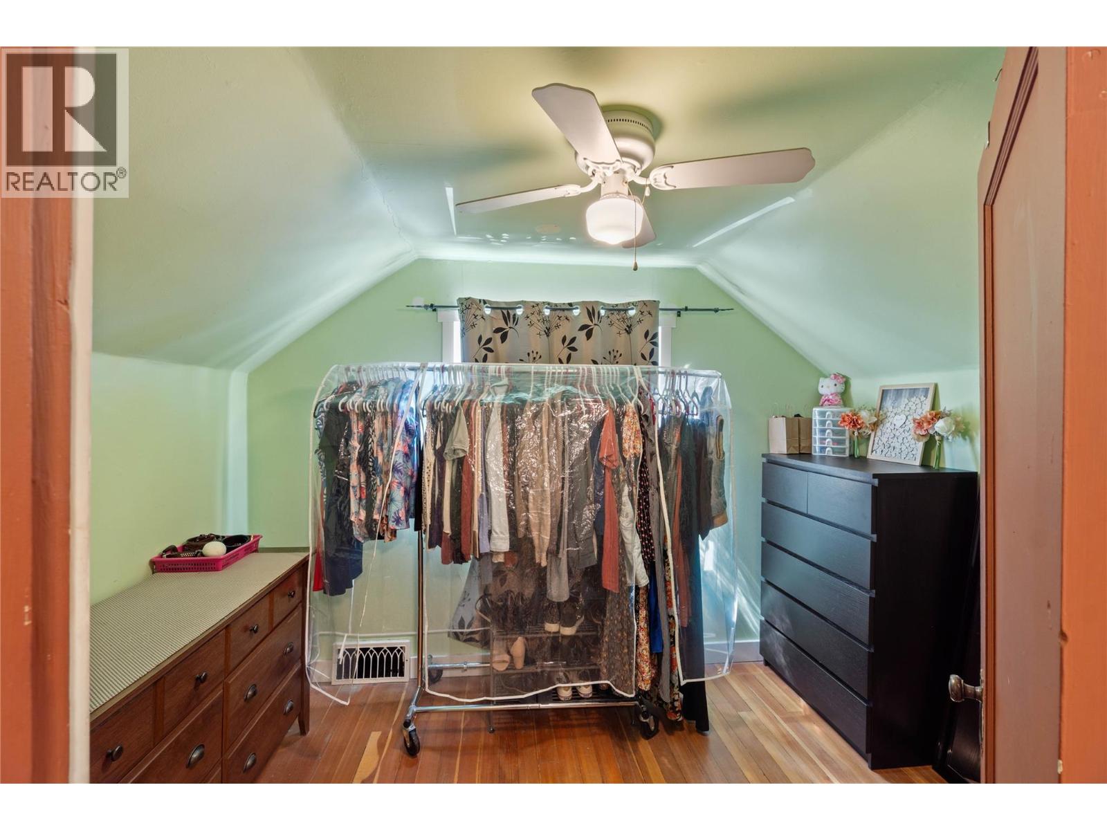 2164 CRESCENT Drive - 15