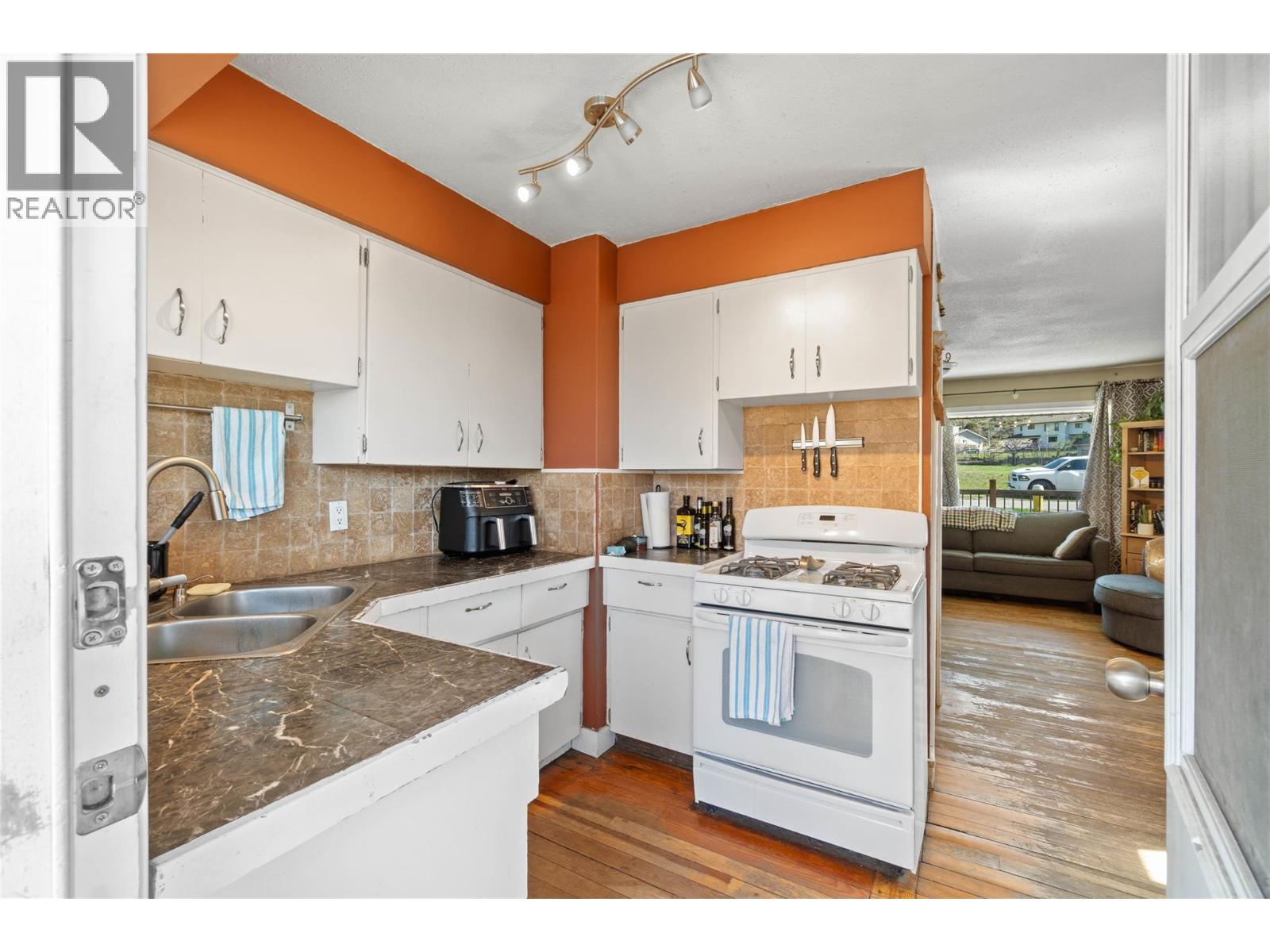 2164 CRESCENT Drive - 8