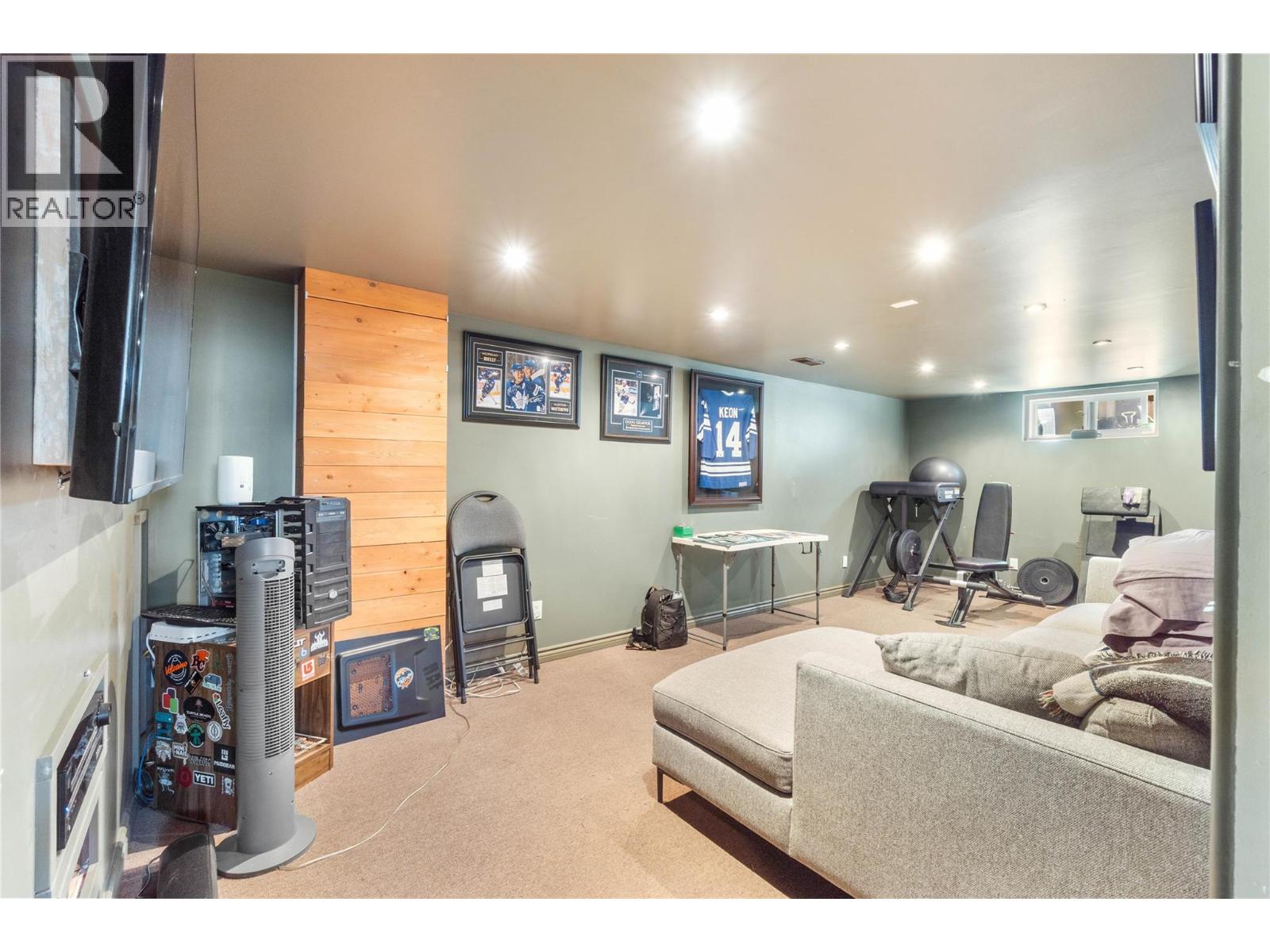 2164 CRESCENT Drive - 18