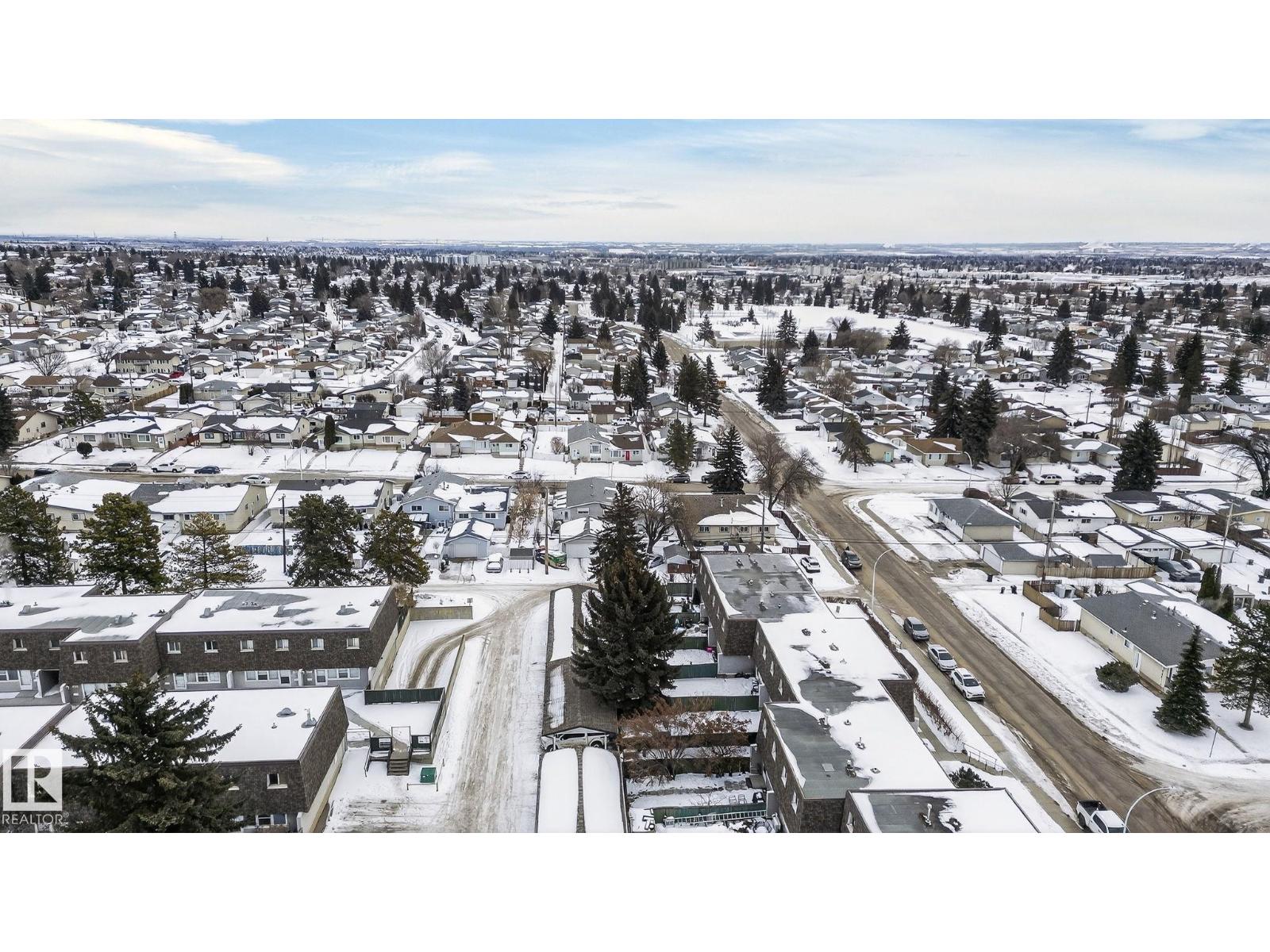 105 VILLAGE ON THE GREEN GR NW, Edmonton