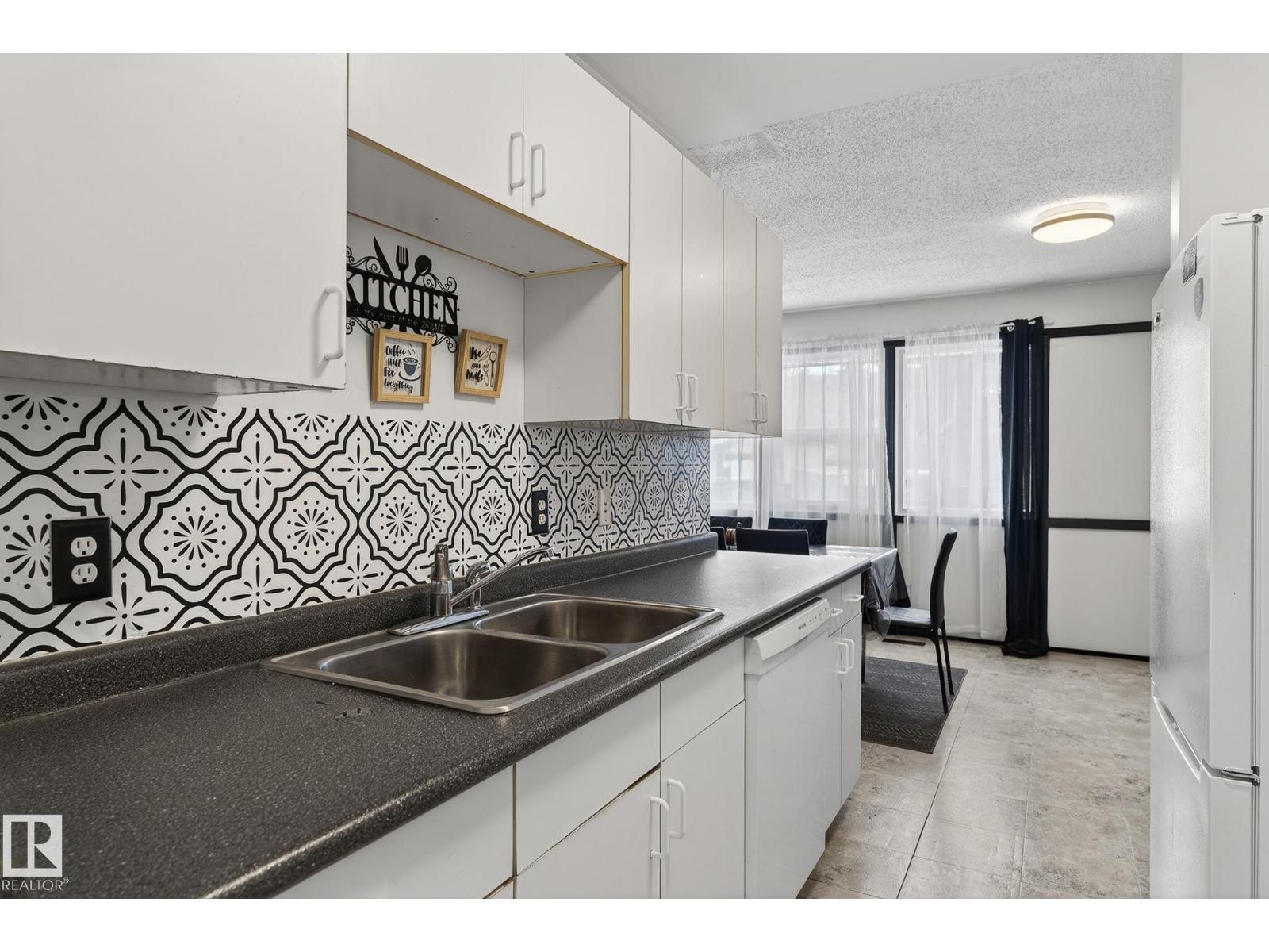 105 VILLAGE ON THE GREEN GR NW, Edmonton