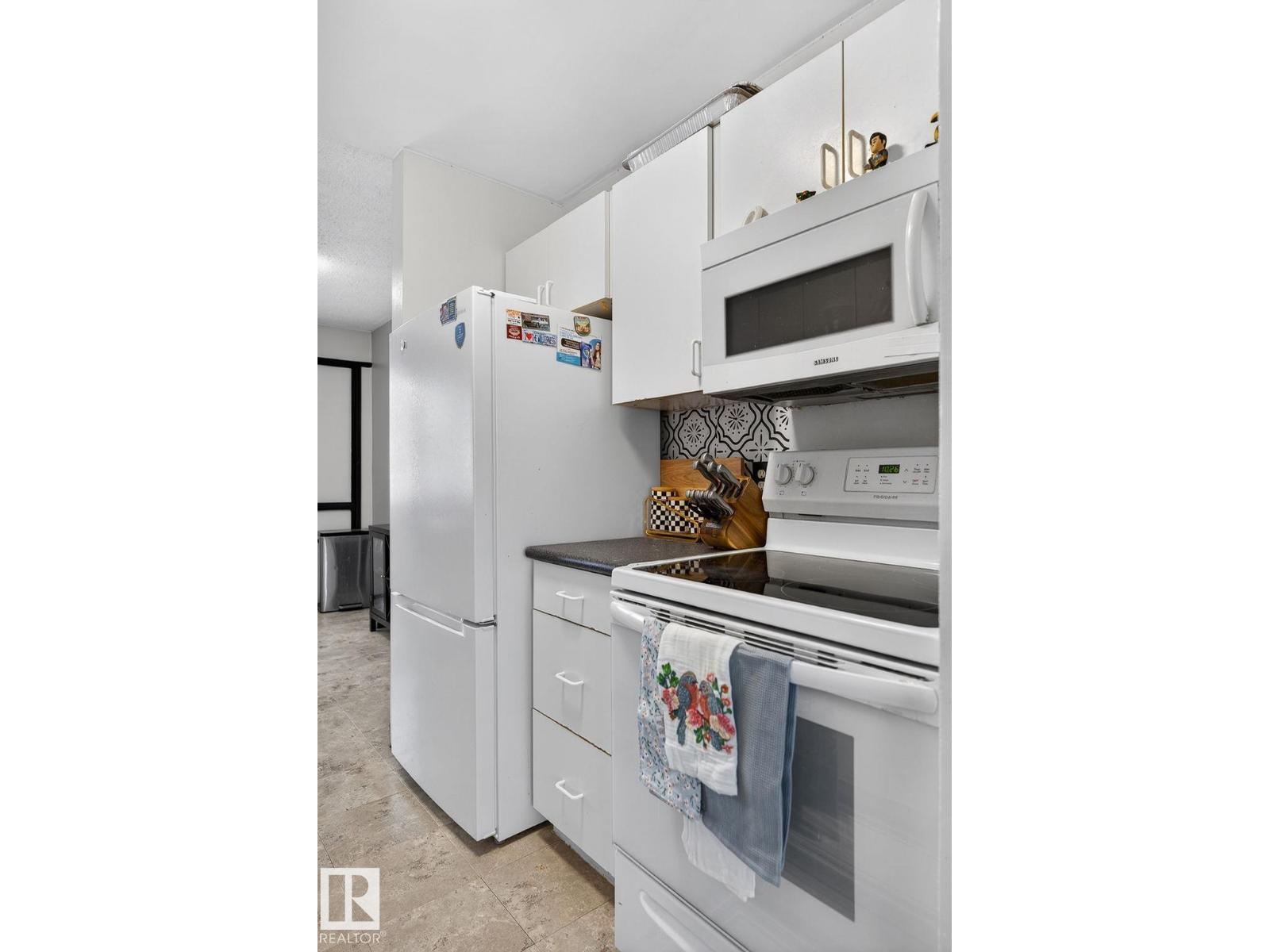 105 VILLAGE ON THE GREEN GR NW, Edmonton