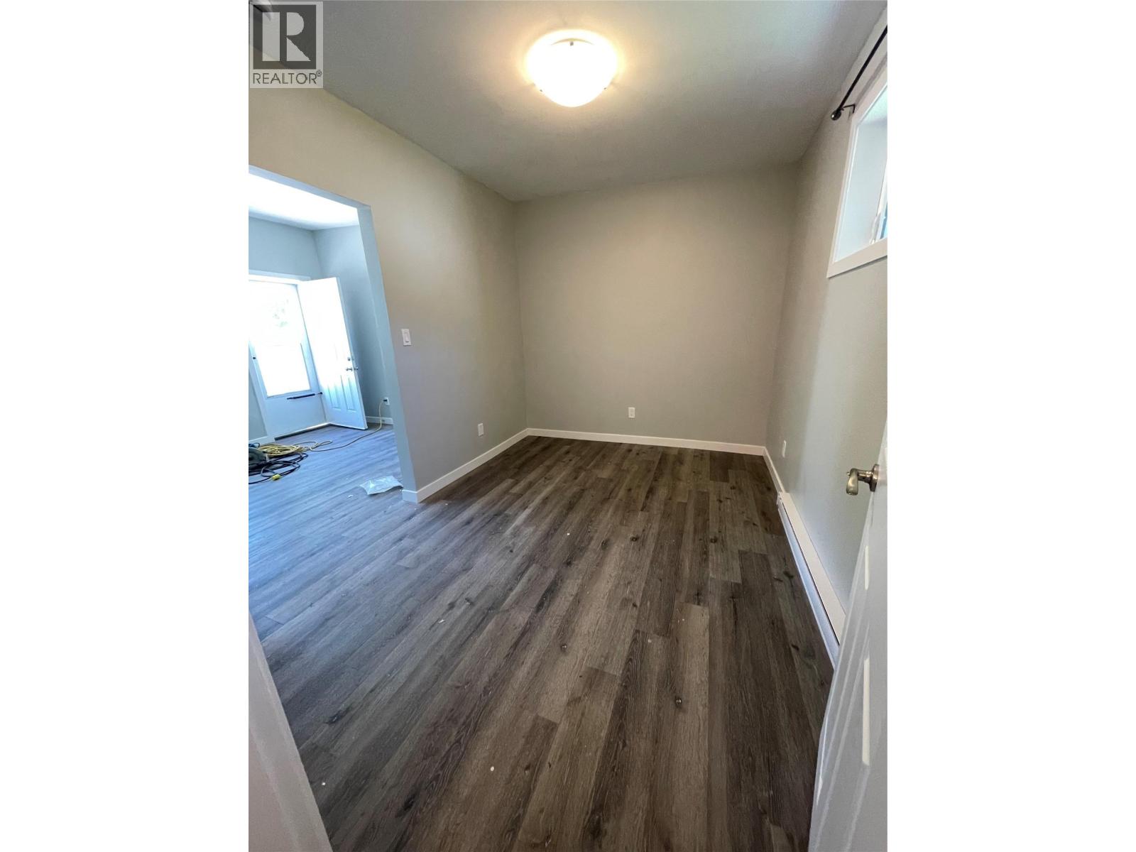 409 Shuswap Avenue - 21