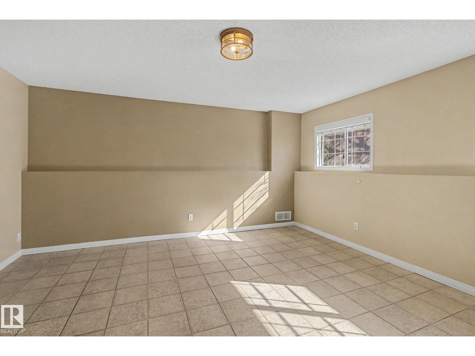 3903 32 ST NW, Edmonton