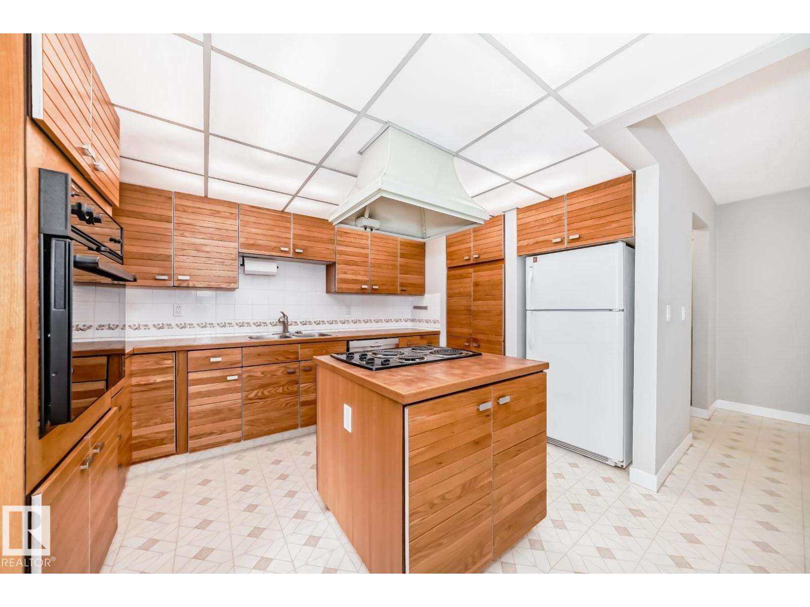 2709 124 ST NW, Edmonton