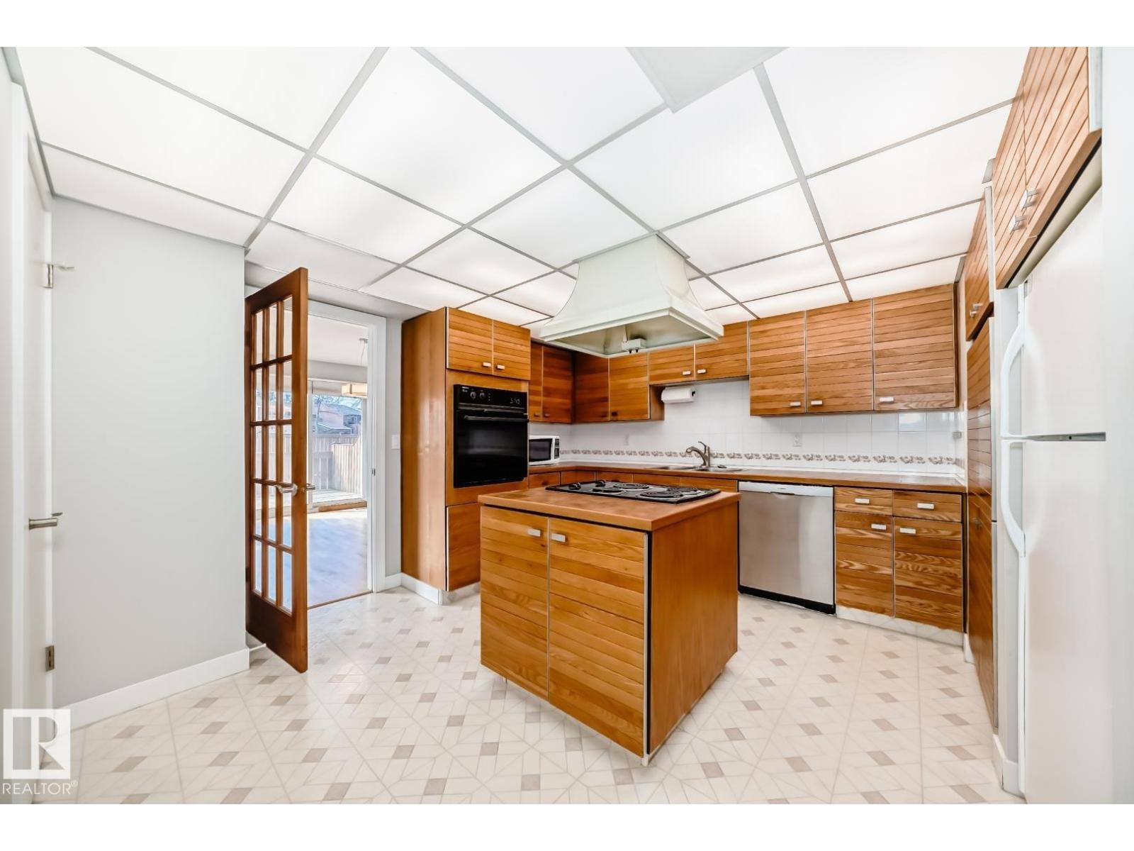 2709 124 ST NW, Edmonton