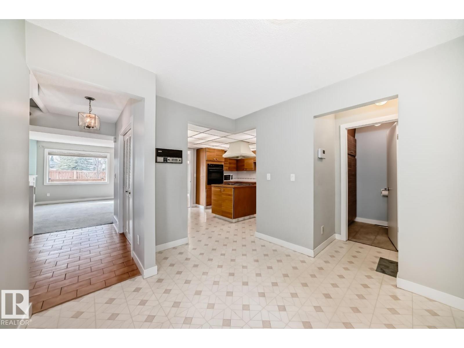 2709 124 ST NW, Edmonton