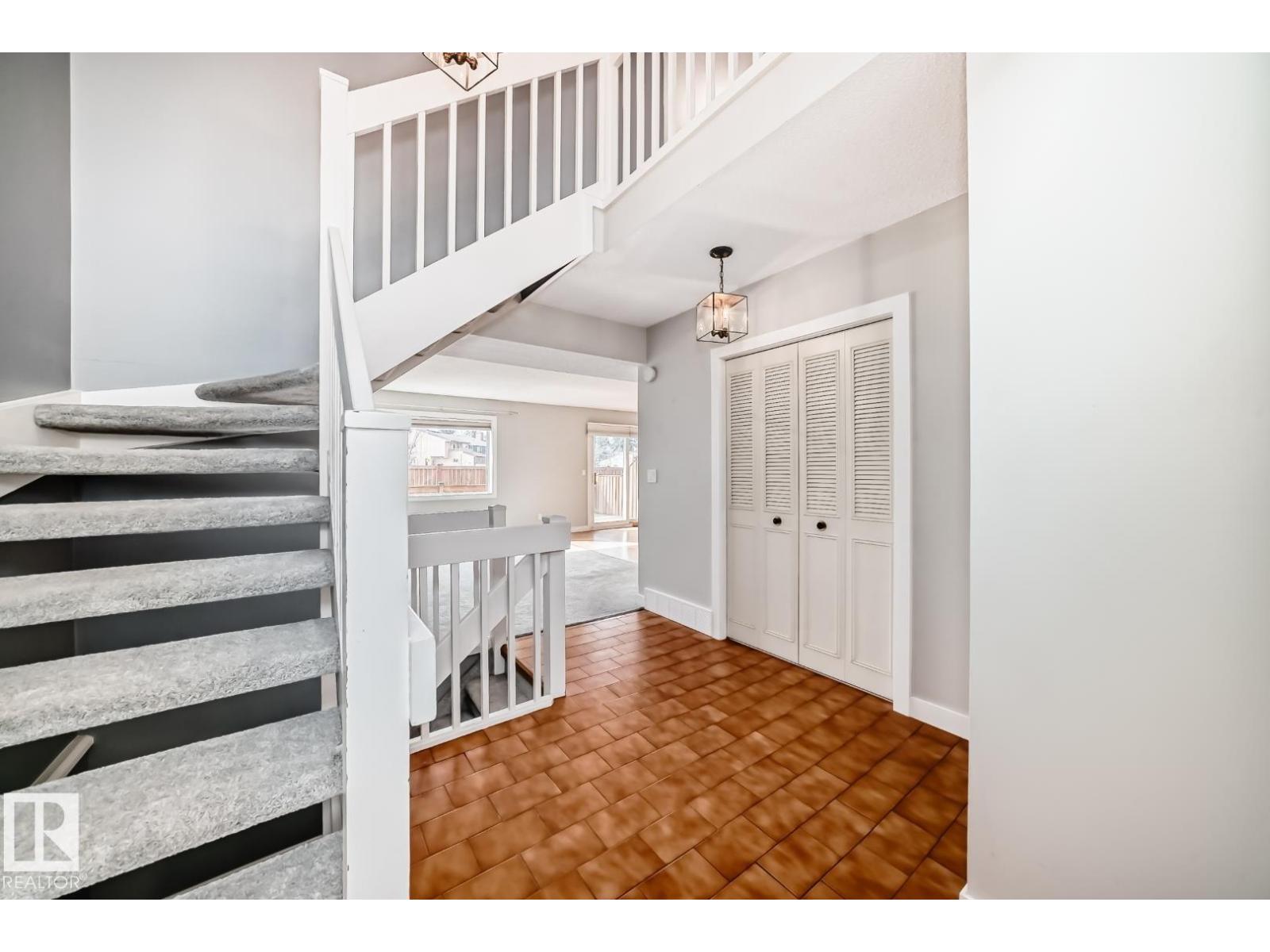 2709 124 ST NW, Edmonton