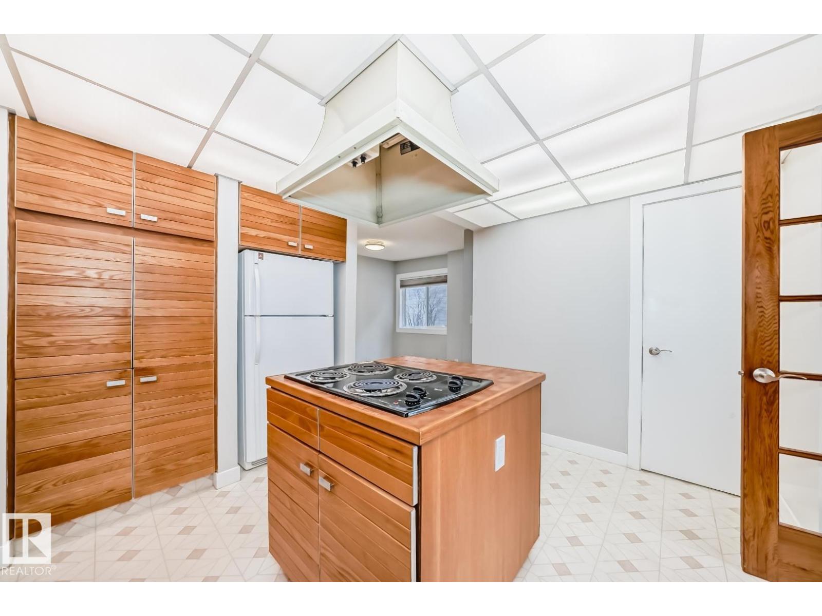 2709 124 ST NW, Edmonton