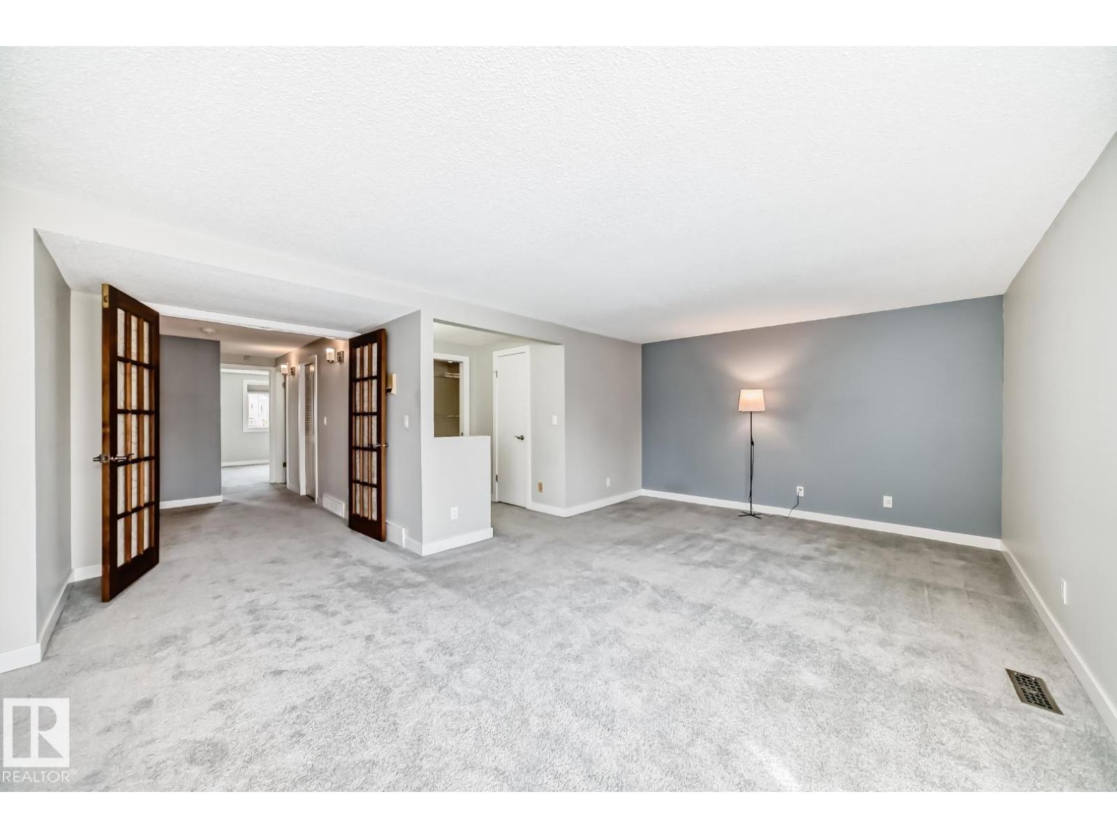 2709 124 ST NW, Edmonton