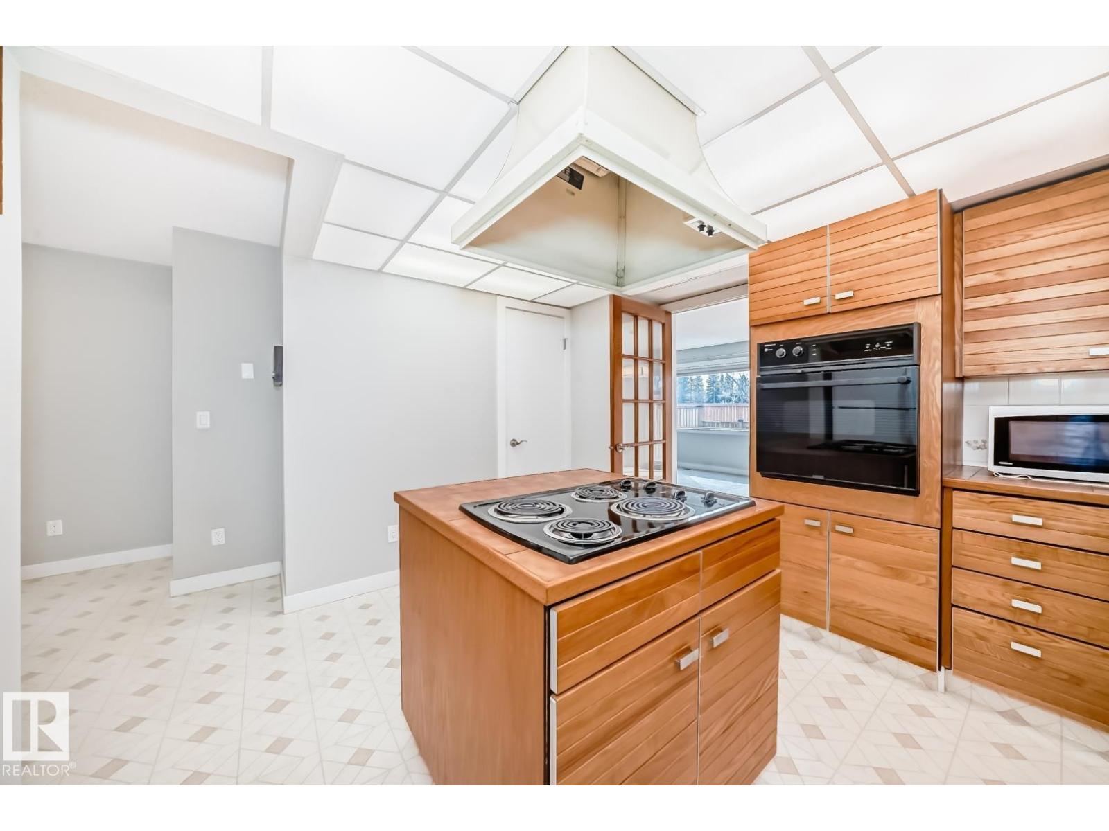 2709 124 ST NW, Edmonton