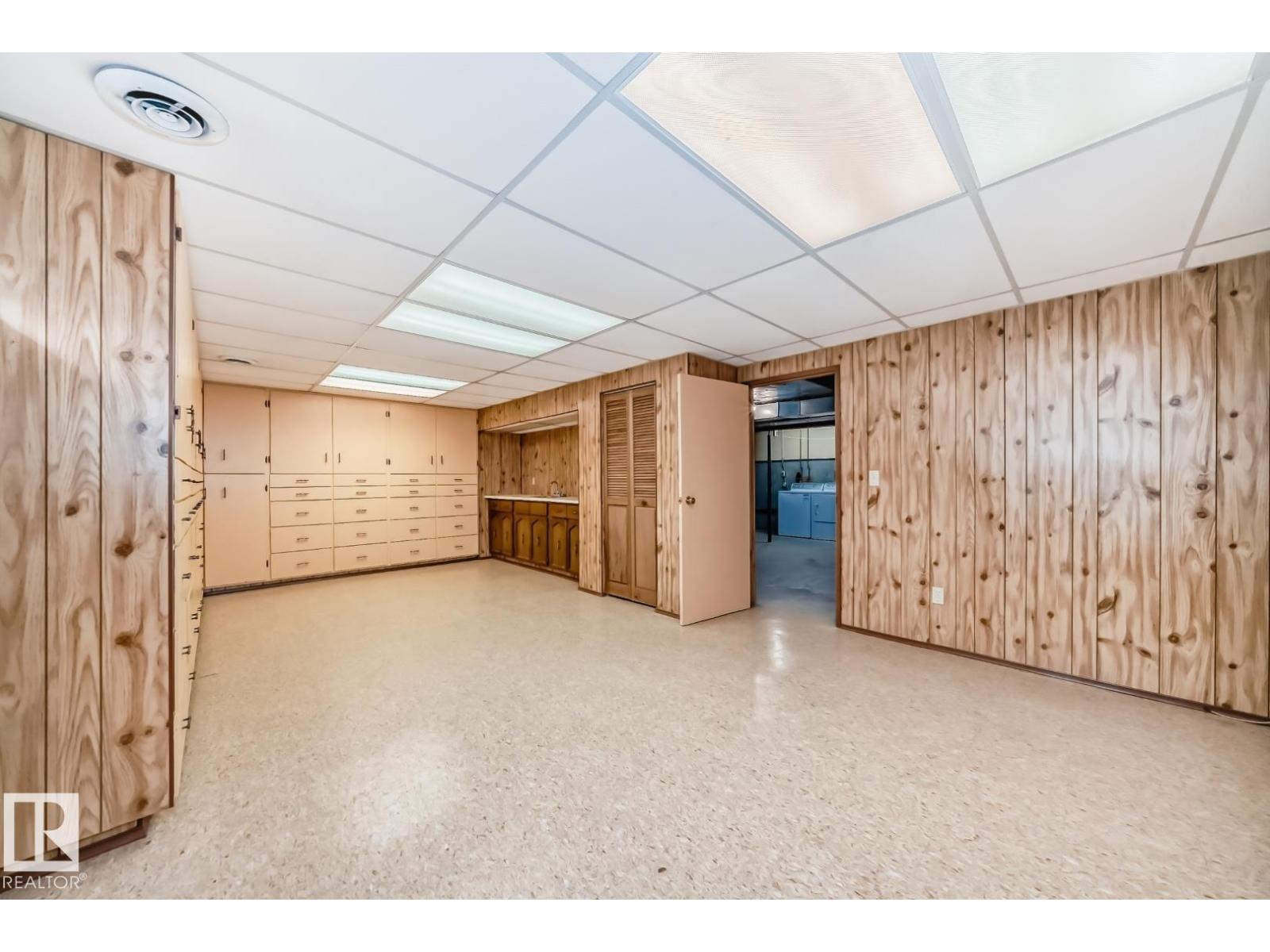 2709 124 ST NW, Edmonton