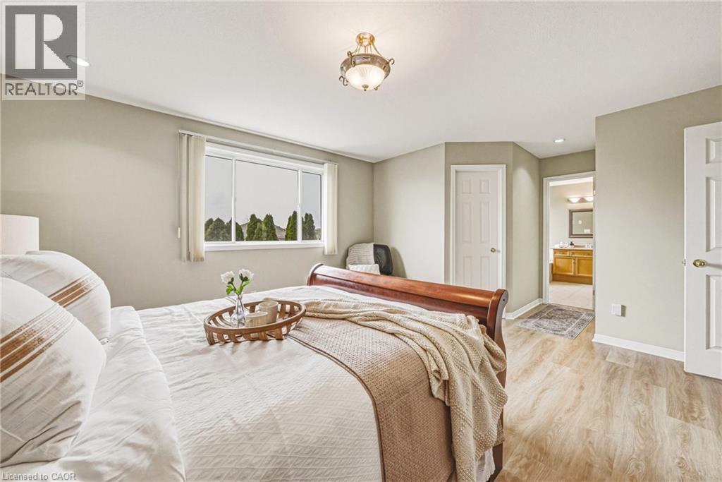 228 HOLBEACH Crescent, Waterloo, Ontario, N2J4Y7 — Photo 21