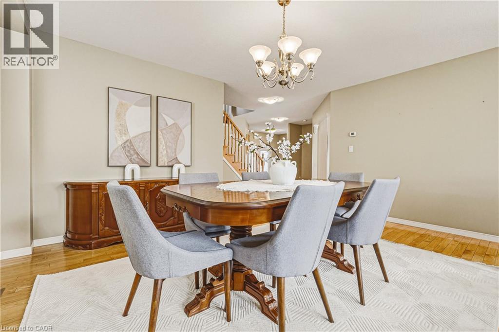 228 HOLBEACH Crescent, Waterloo, Ontario, N2J4Y7 — Photo 5