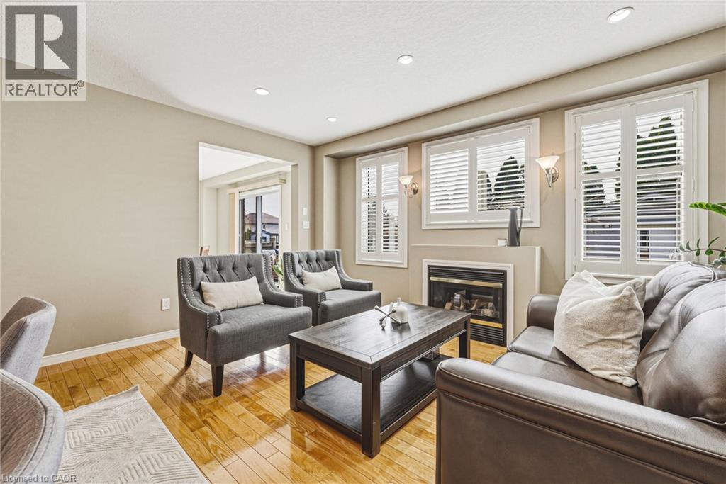 228 HOLBEACH Crescent, Waterloo, Ontario, N2J4Y7 — Photo 6