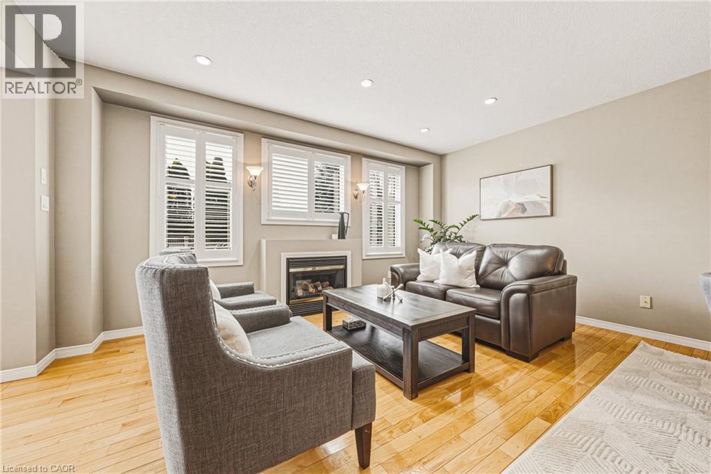 228 HOLBEACH Crescent, Waterloo, Ontario, N2J4Y7 — Photo 7