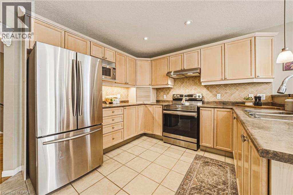 228 HOLBEACH Crescent, Waterloo, Ontario, N2J4Y7 — Photo 11