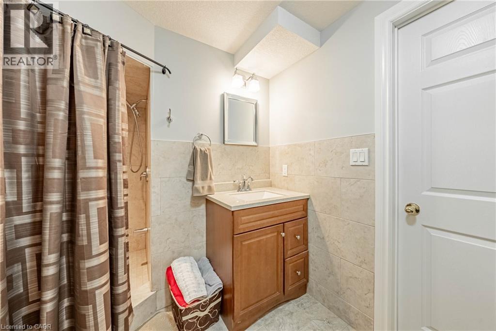 228 HOLBEACH Crescent, Waterloo, Ontario, N2J4Y7 — Photo 33