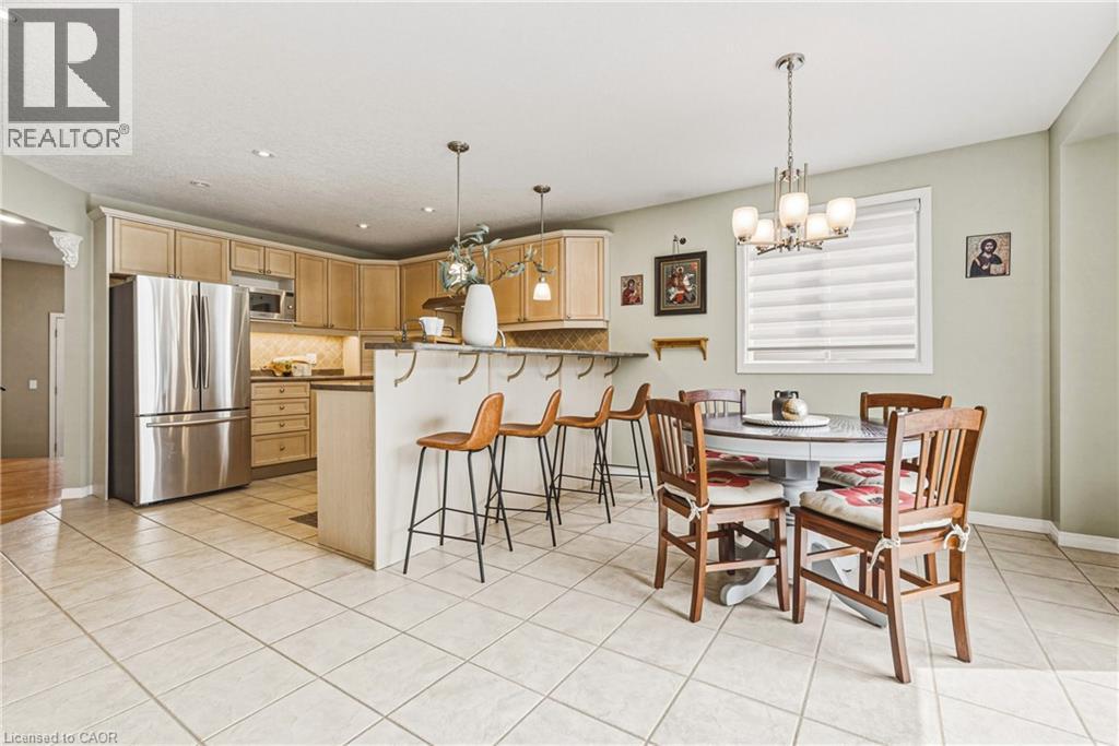 228 HOLBEACH Crescent, Waterloo, Ontario, N2J4Y7 — Photo 8