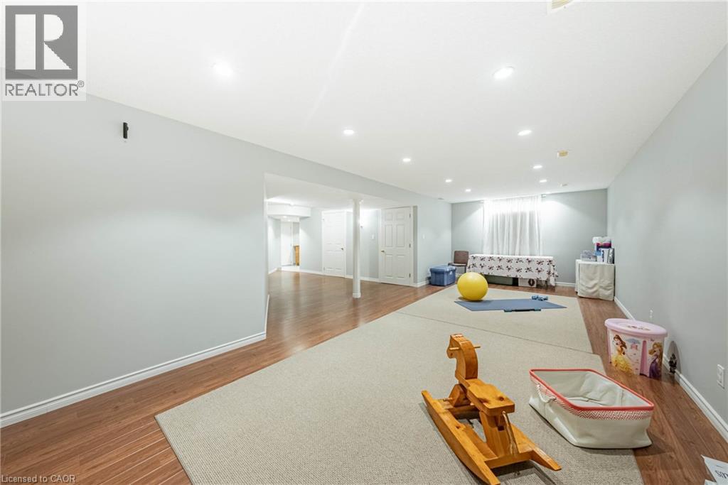 228 HOLBEACH Crescent, Waterloo, Ontario, N2J4Y7 — Photo 31