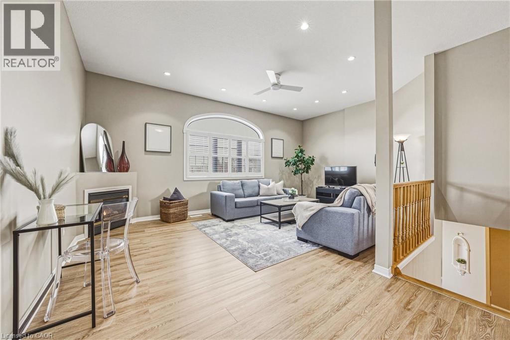 228 HOLBEACH Crescent, Waterloo, Ontario, N2J4Y7 — Photo 15