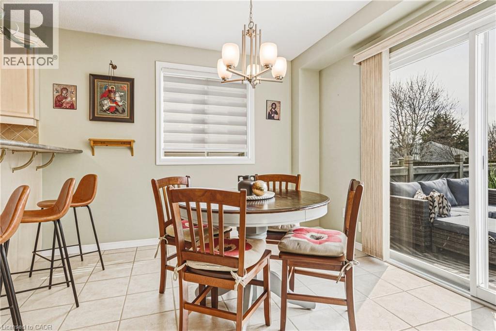 228 HOLBEACH Crescent, Waterloo, Ontario, N2J4Y7 — Photo 9