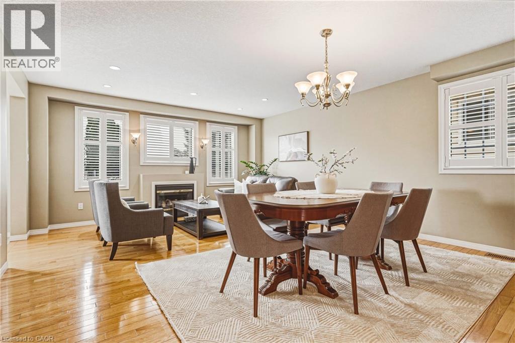 228 HOLBEACH Crescent, Waterloo, Ontario, N2J4Y7 — Photo 3