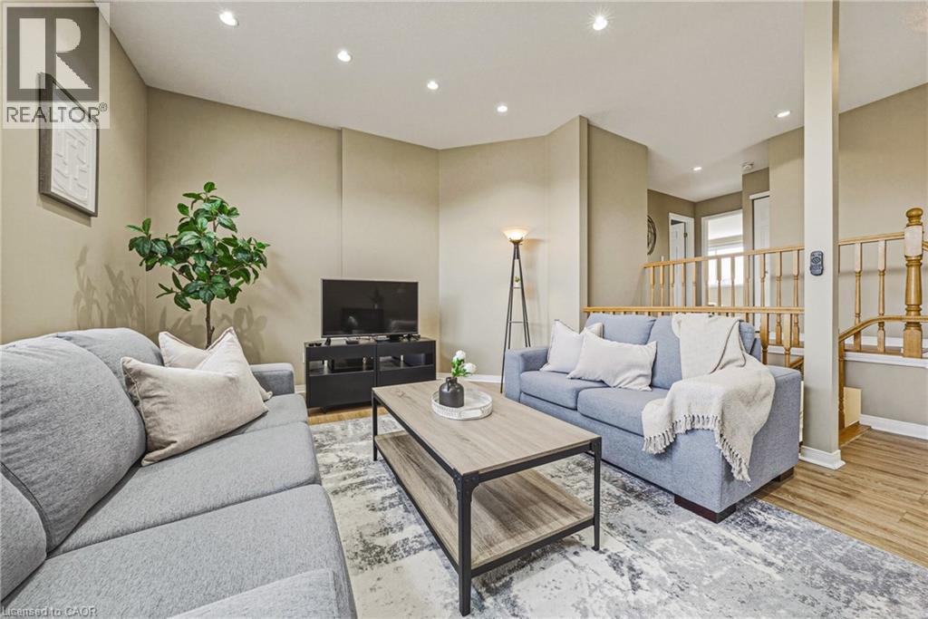 228 HOLBEACH Crescent, Waterloo, Ontario, N2J4Y7 — Photo 17