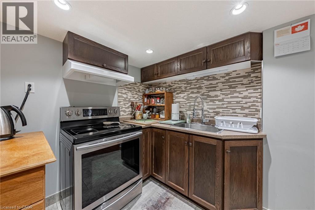228 HOLBEACH Crescent, Waterloo, Ontario, N2J4Y7 — Photo 34