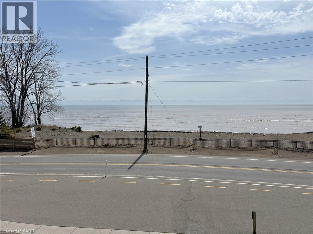 #207 12 ERIE Boulevard - 25