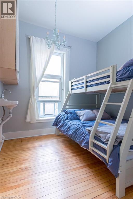 Butler's bedroom with closet & 1 sink