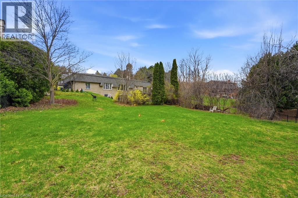 1310 BEAUFORT Drive, Burlington, Ontario, L7P4V9 — Photo 8