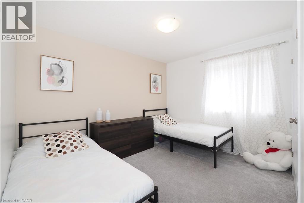 27 GLEASON Crescent - 29
