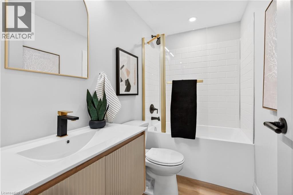 330 EAST 15TH Street Unit# Lower, Hamilton, Ontario, L9A4G5 — Photo 13