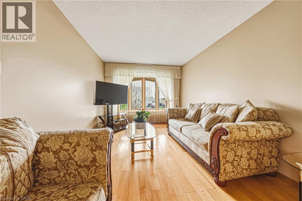 117 STONYBURN CRESCENT - 12