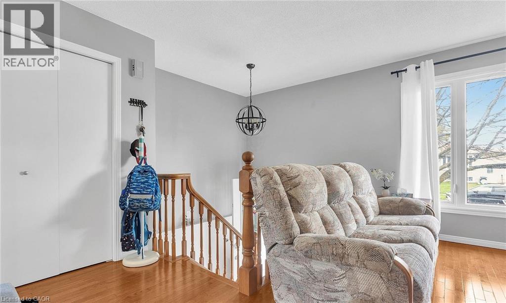 1132 PEARSON Drive, Woodstock, Ontario, N4S8V2 — Photo 3