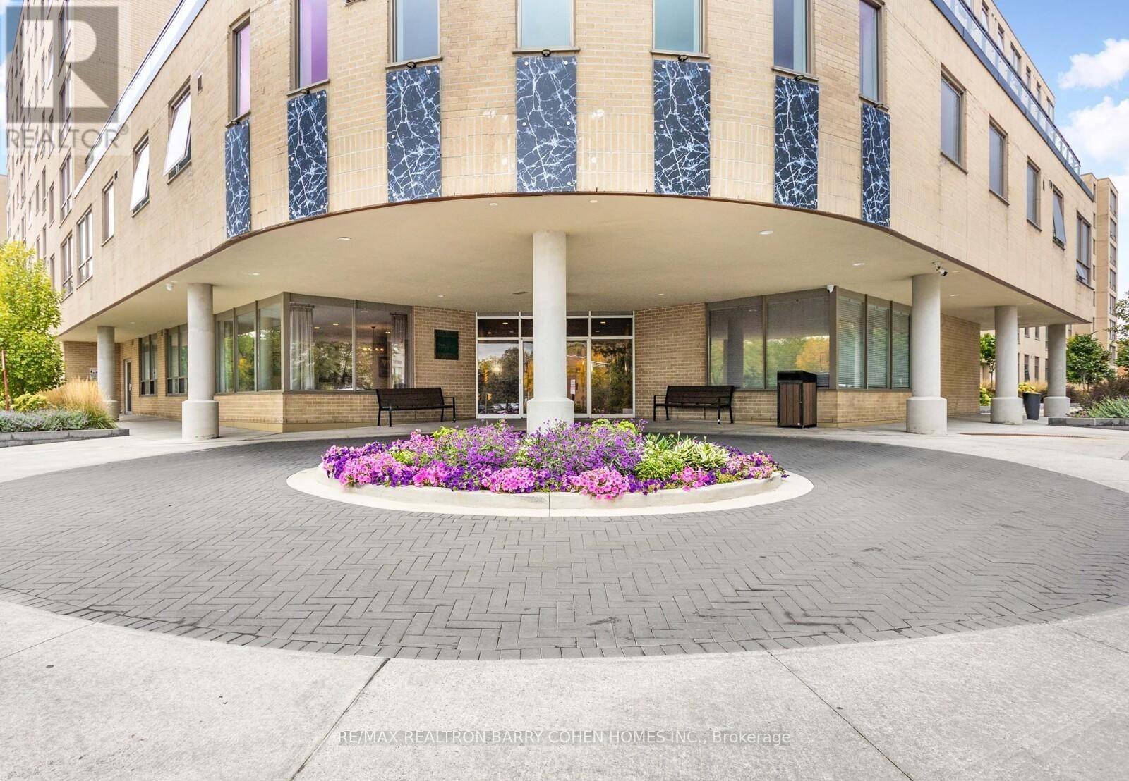 404 - 326 MAJOR MACKENZIE DRIVE E